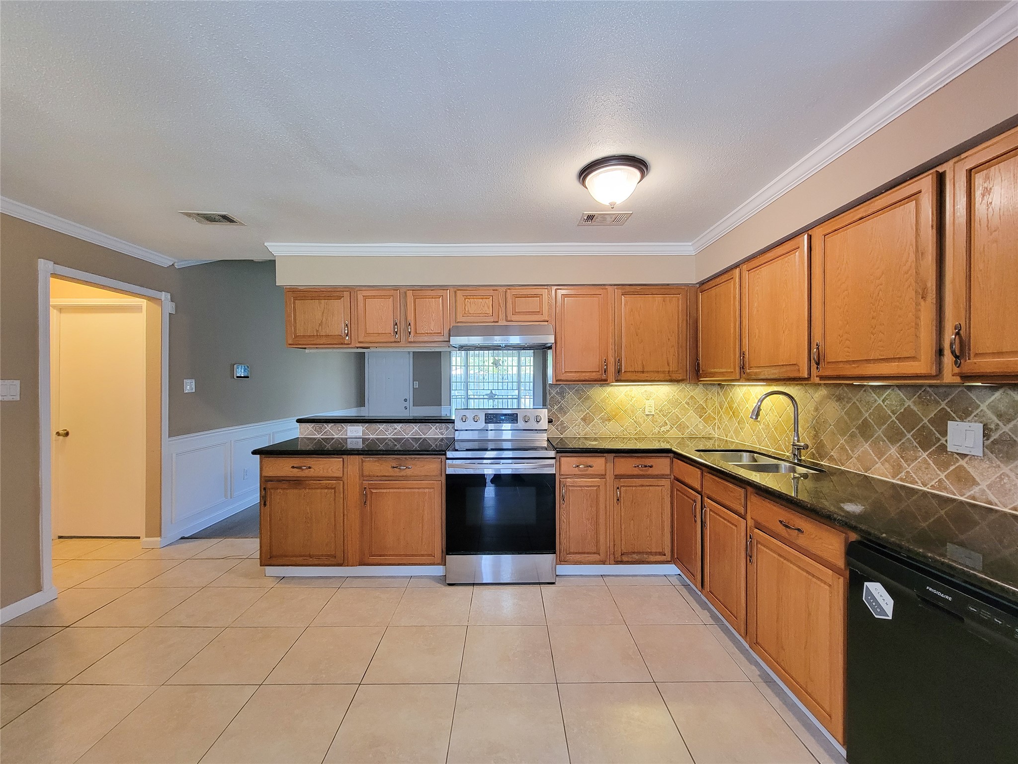 6606 Laughlin Drive, Houston, TX 77489 6606 Laughlin Drive, Houston, TX 77489