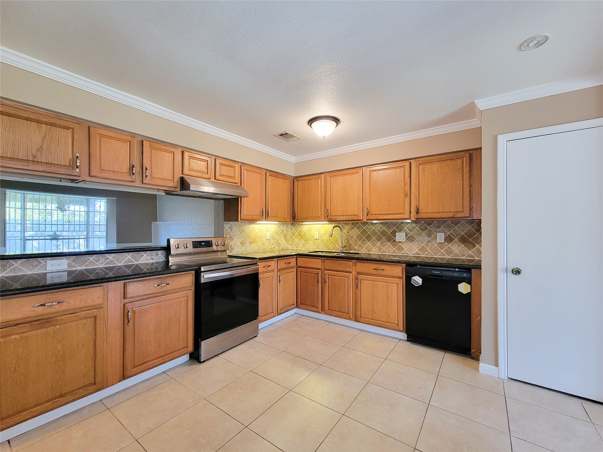 6606 Laughlin Drive, Houston, TX 77489 6606 Laughlin Drive, Houston, TX 77489