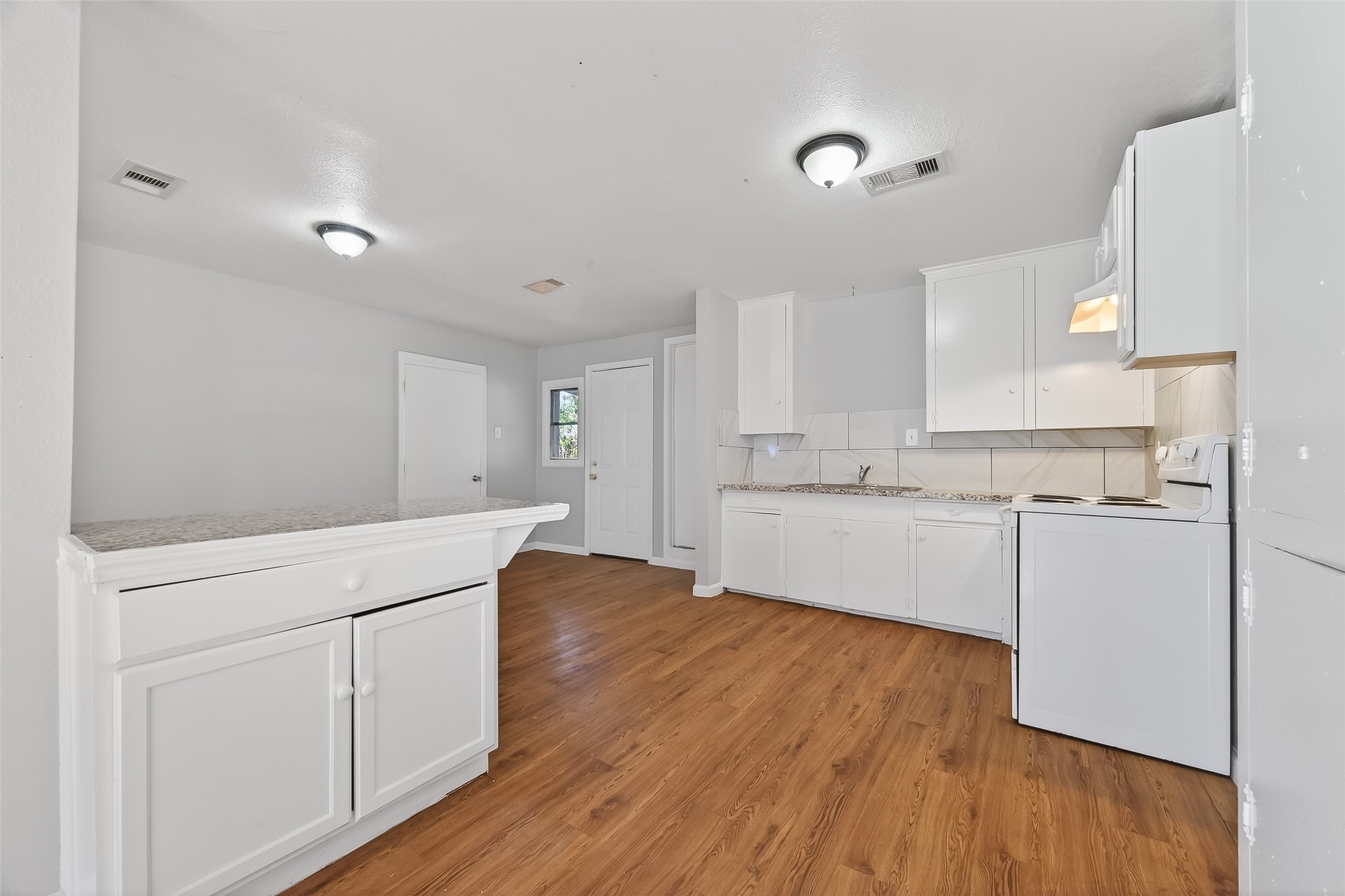 6127 Beldart Street, Houston, TX 77033 6127 Beldart Street, Houston, TX 77033