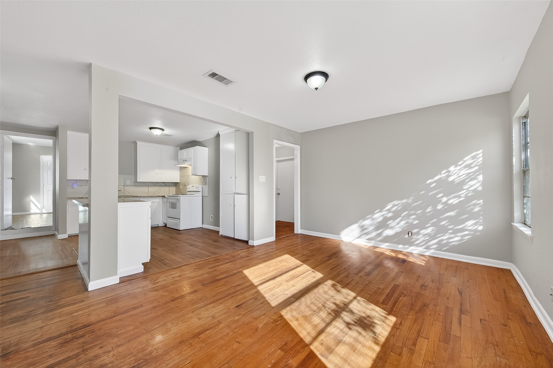 6127 Beldart Street, Houston, TX 77033 6127 Beldart Street, Houston, TX 77033