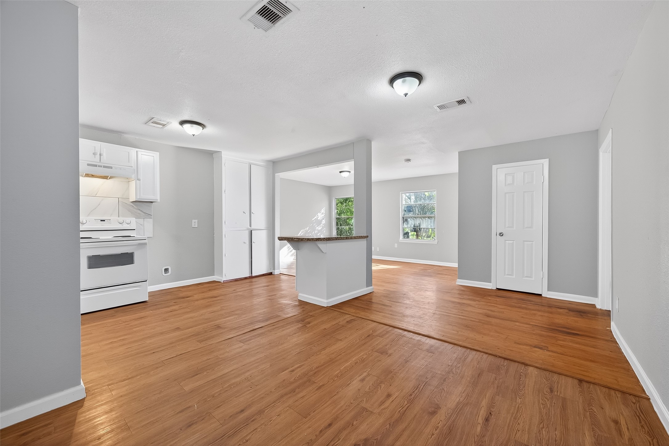 6127 Beldart Street, Houston, TX 77033 6127 Beldart Street, Houston, TX 77033