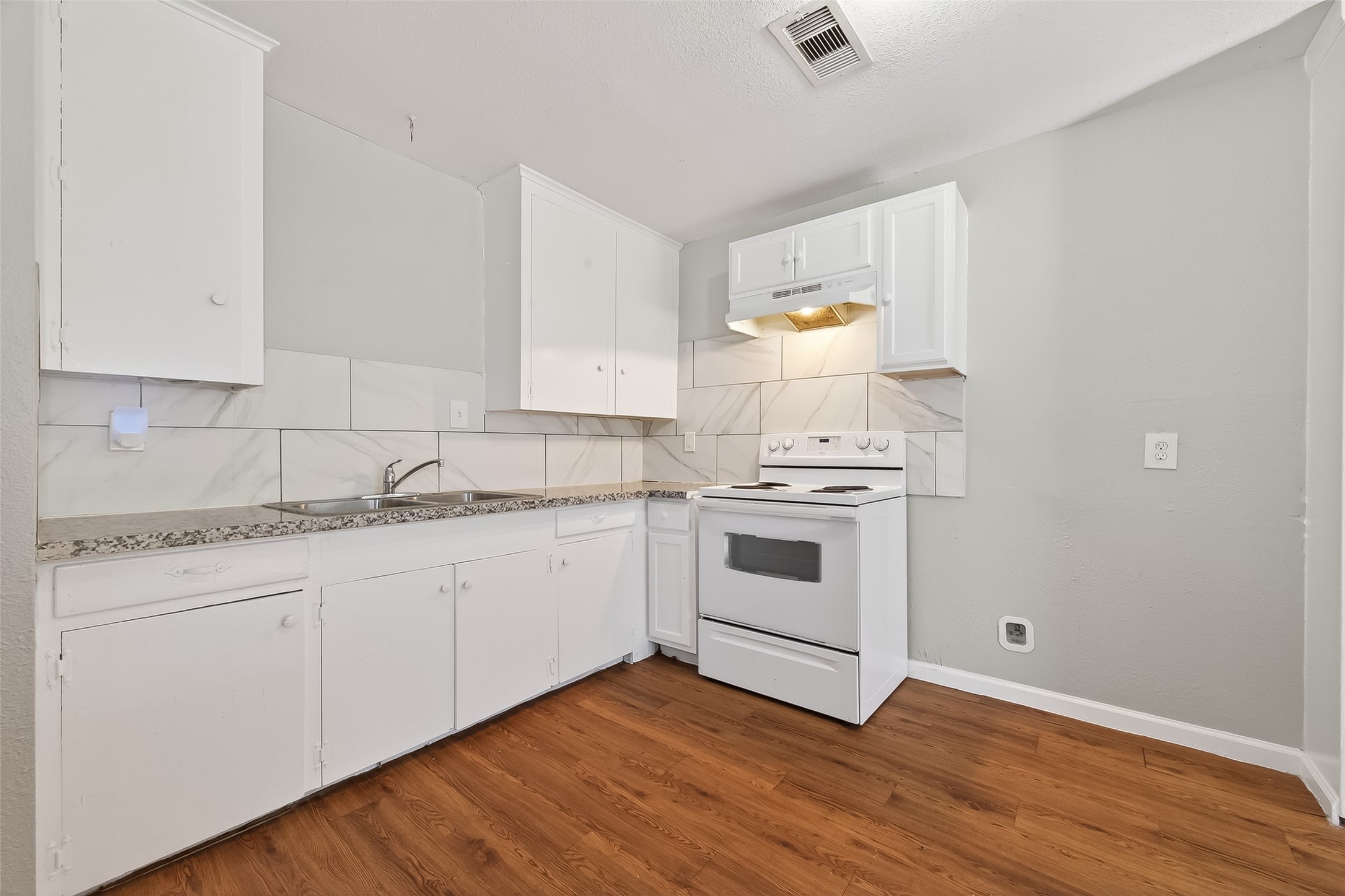 6127 Beldart Street, Houston, TX 77033 6127 Beldart Street, Houston, TX 77033