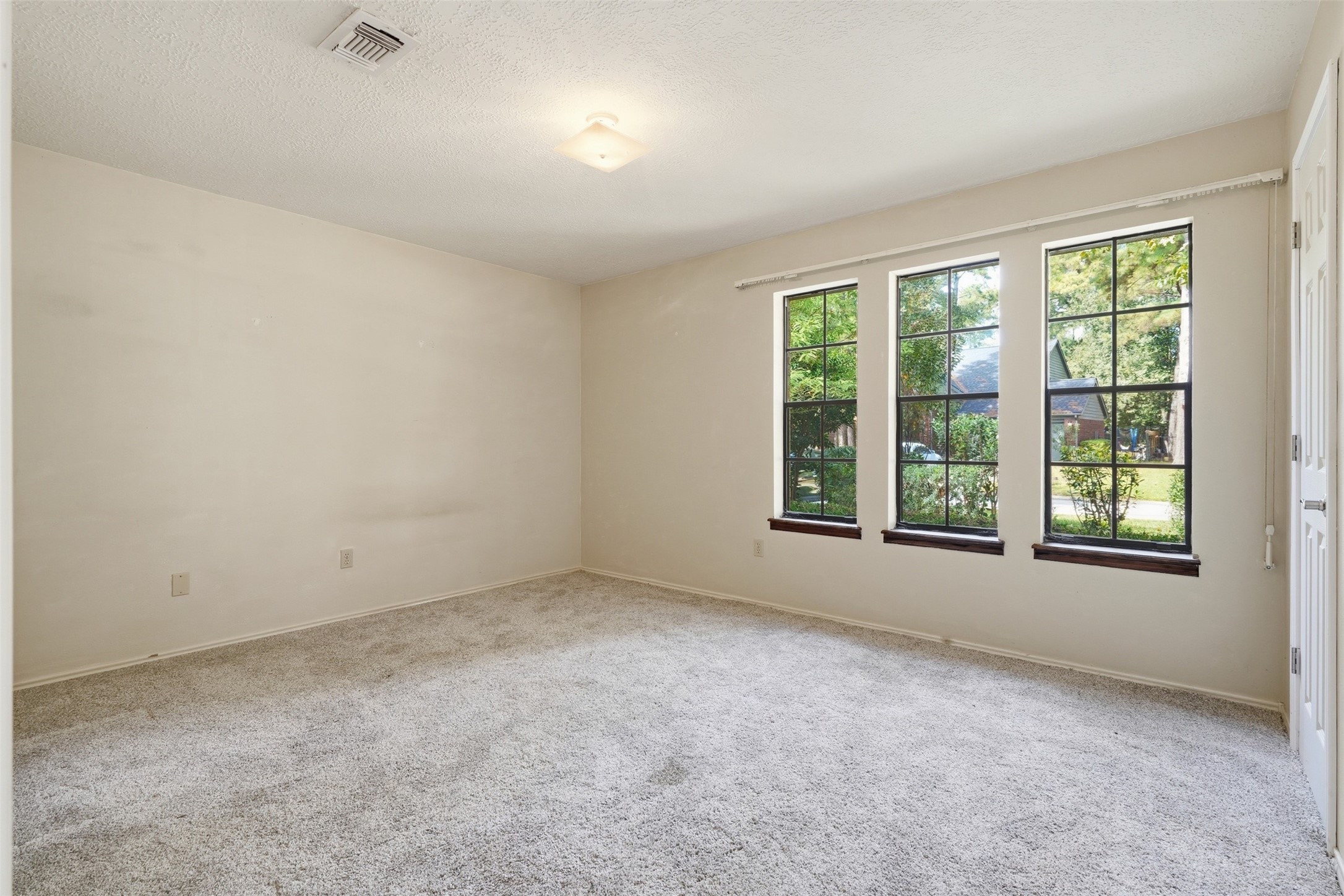 Second bedroom with lots of natural light