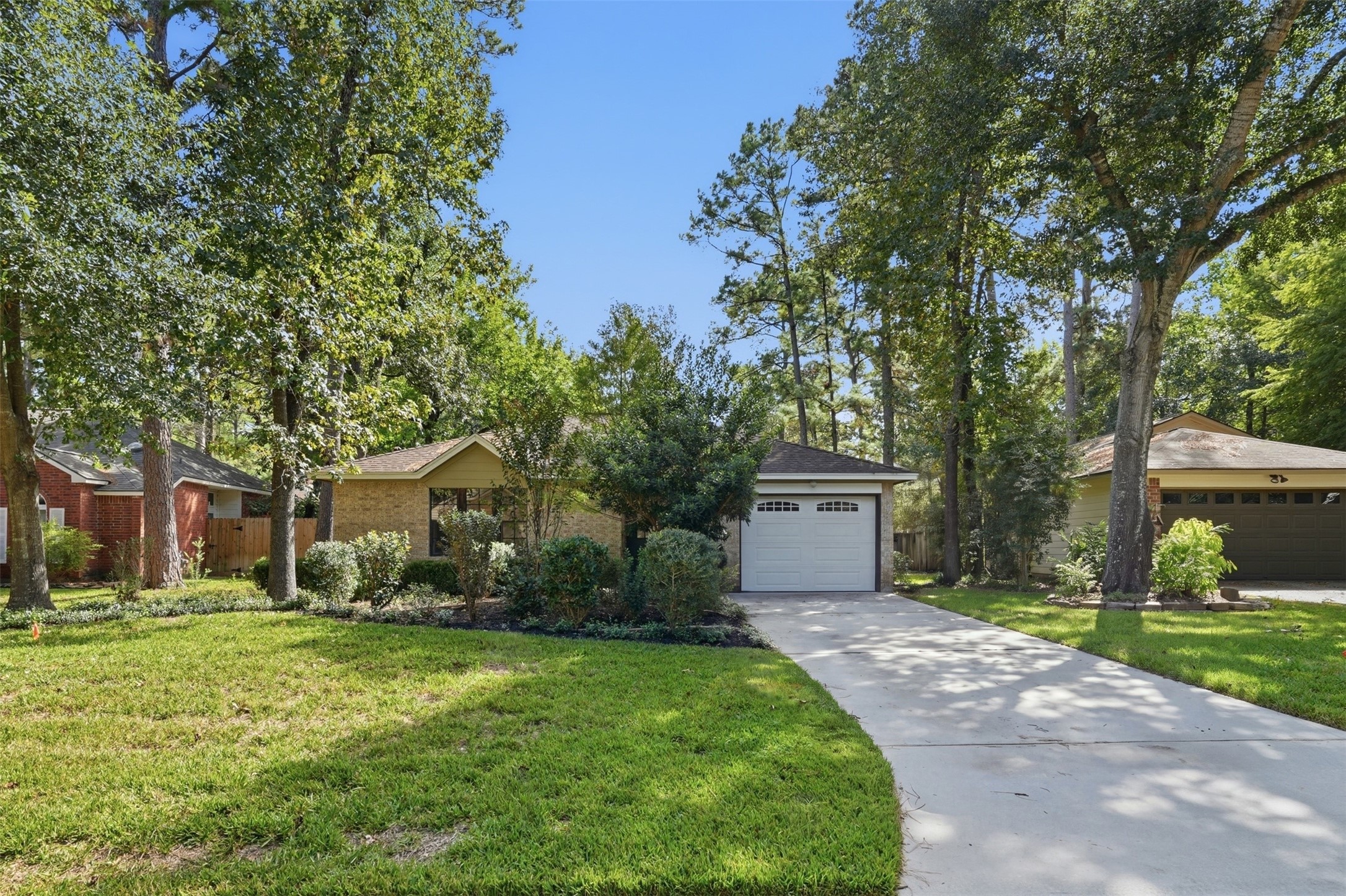 Single car garage with long driveway Single car garage with long driveway