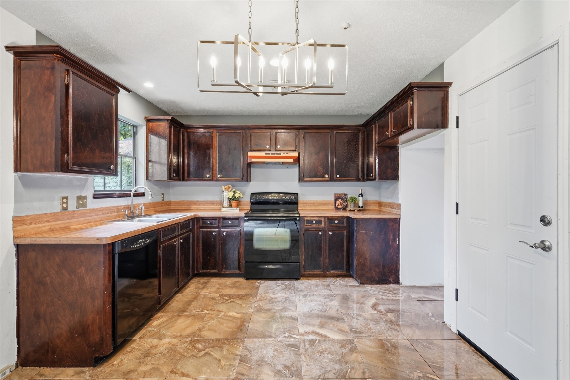 Kitchen with plenty of storage