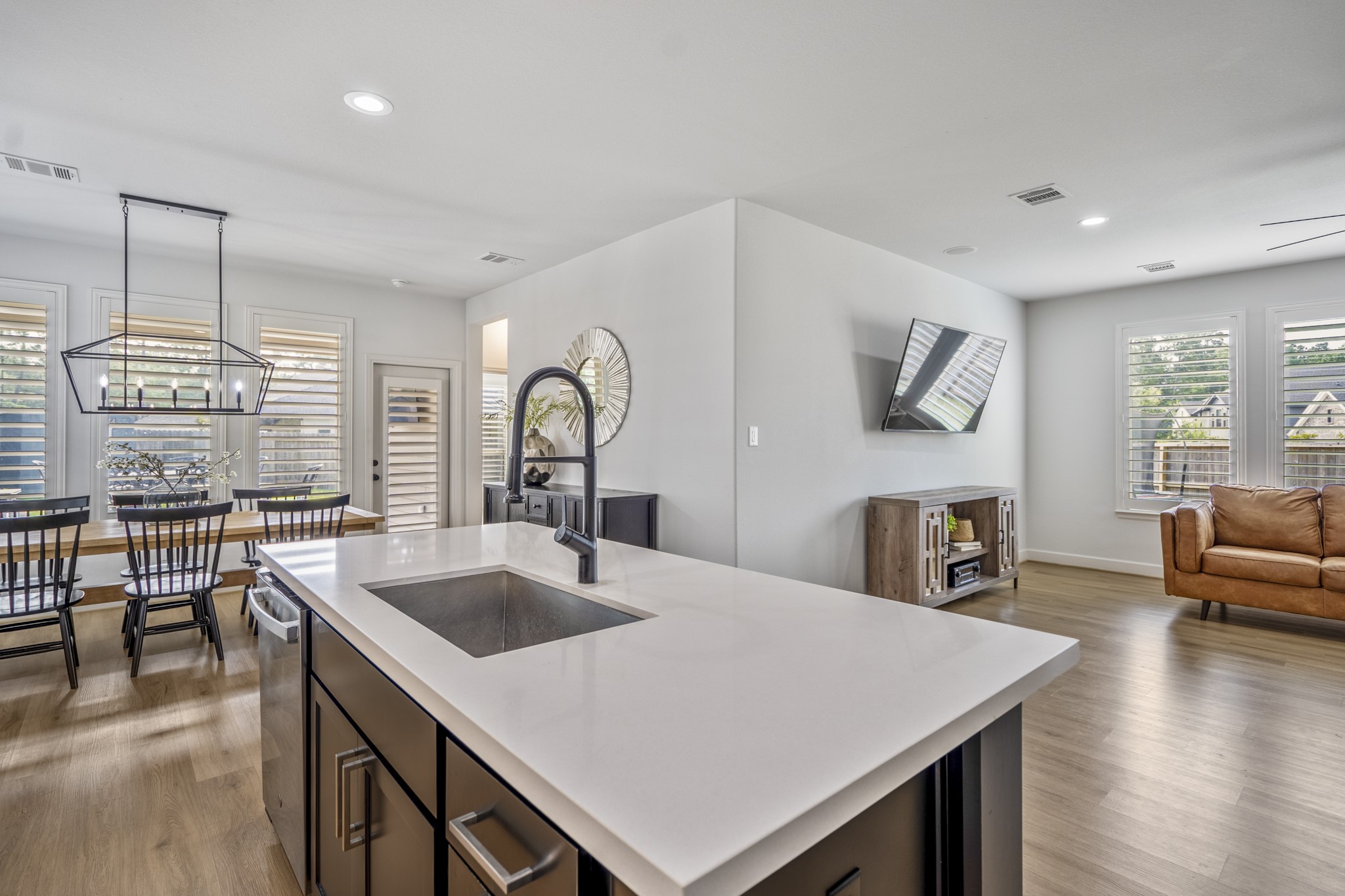 Enjoy this spacious, open-concept design with abundant natural light, overlooking a serene backyard. Perfect for entertaining and family gatherings.