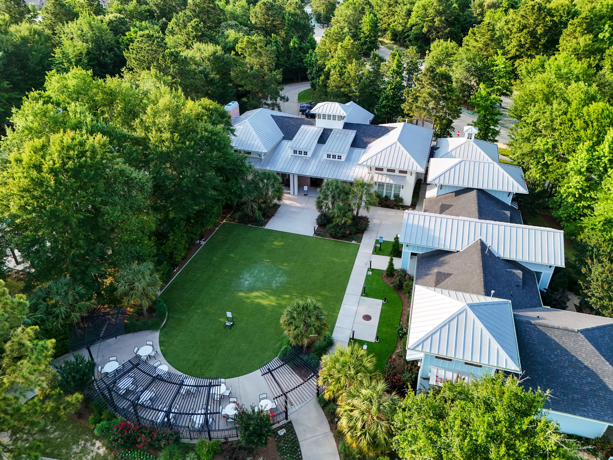 This clubhouse is a beautifully appointed space where residents can gather both inside and out, with an event center, courtyard with caf seating and an event lawn.