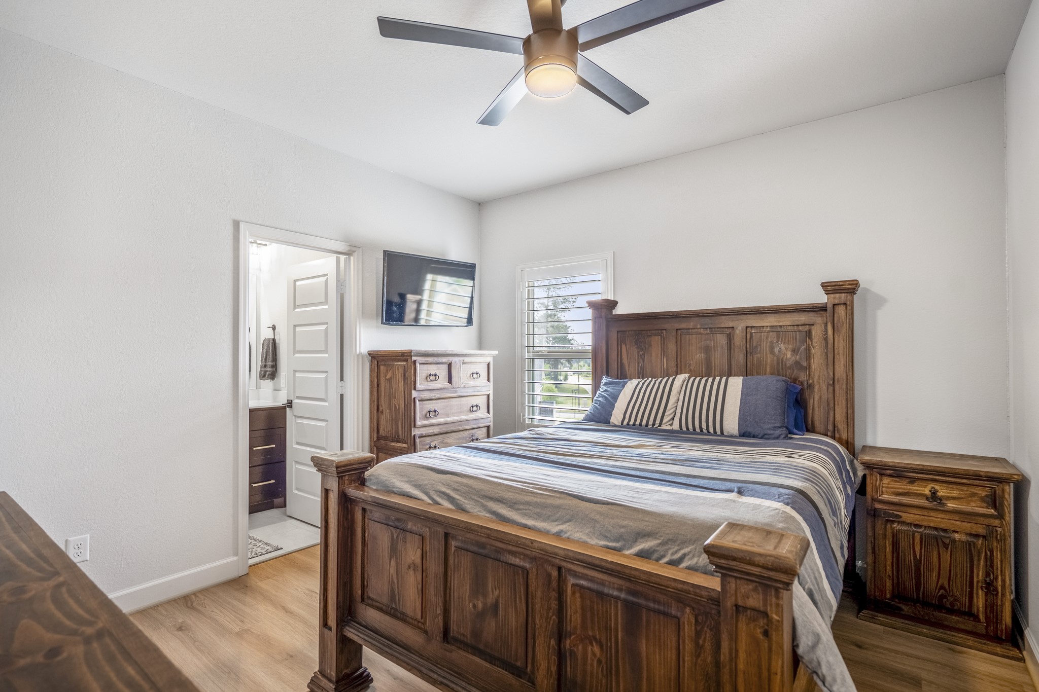 2nd level guest suite that includes a full bath.
