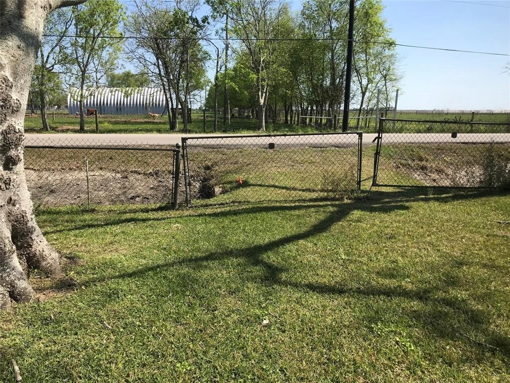 8002 County Road 172, Alvin, TX 77511