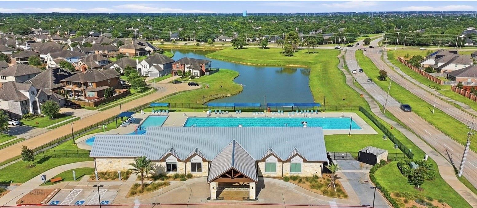 Large community pool!