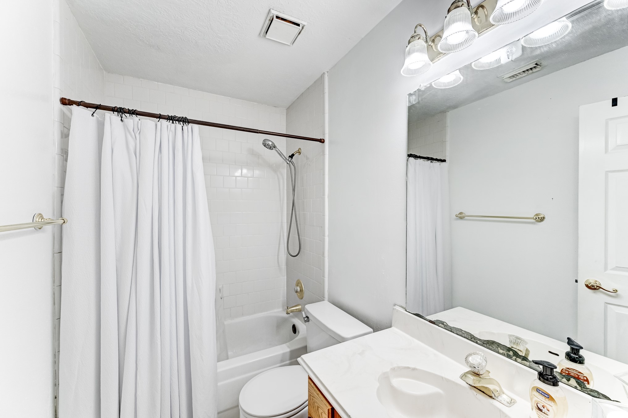 2004 Saber Court, League City, TX 77573
