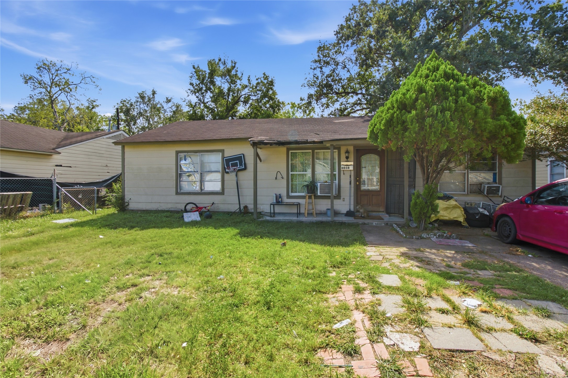 6038 Belmark Street, Houston, TX 77033 6038 Belmark Street, Houston, TX 77033
