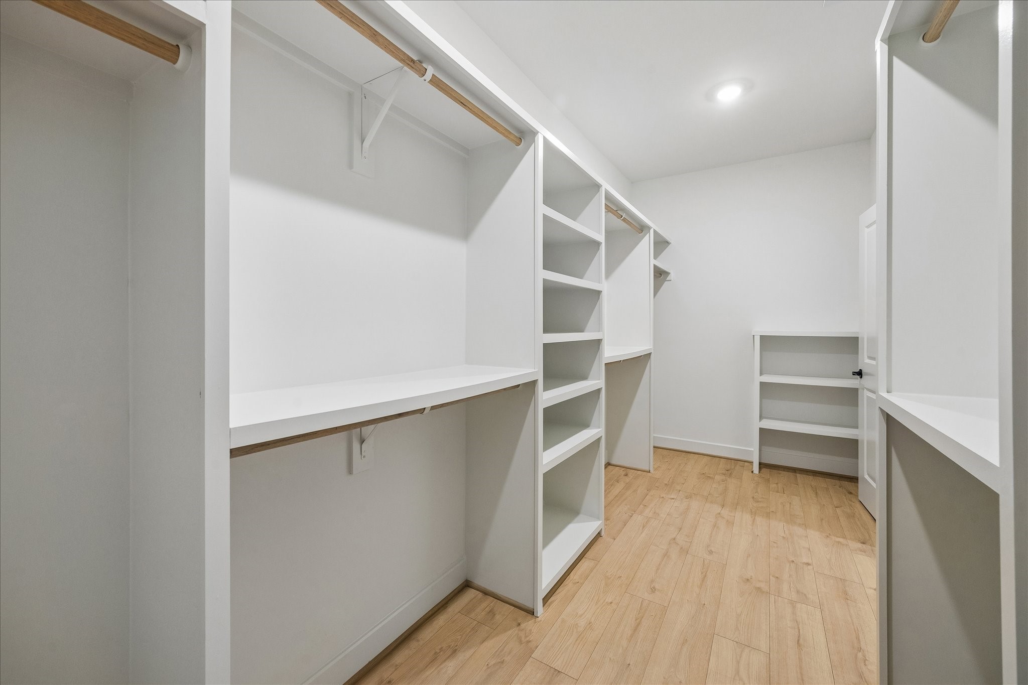 Large primary walk-in closet!