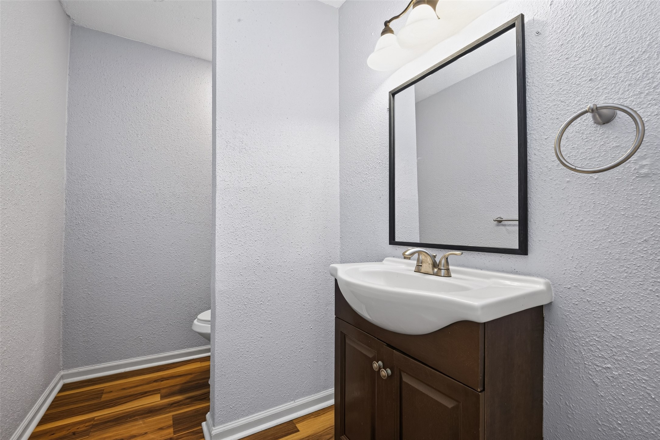 Half bathroom 1st floor