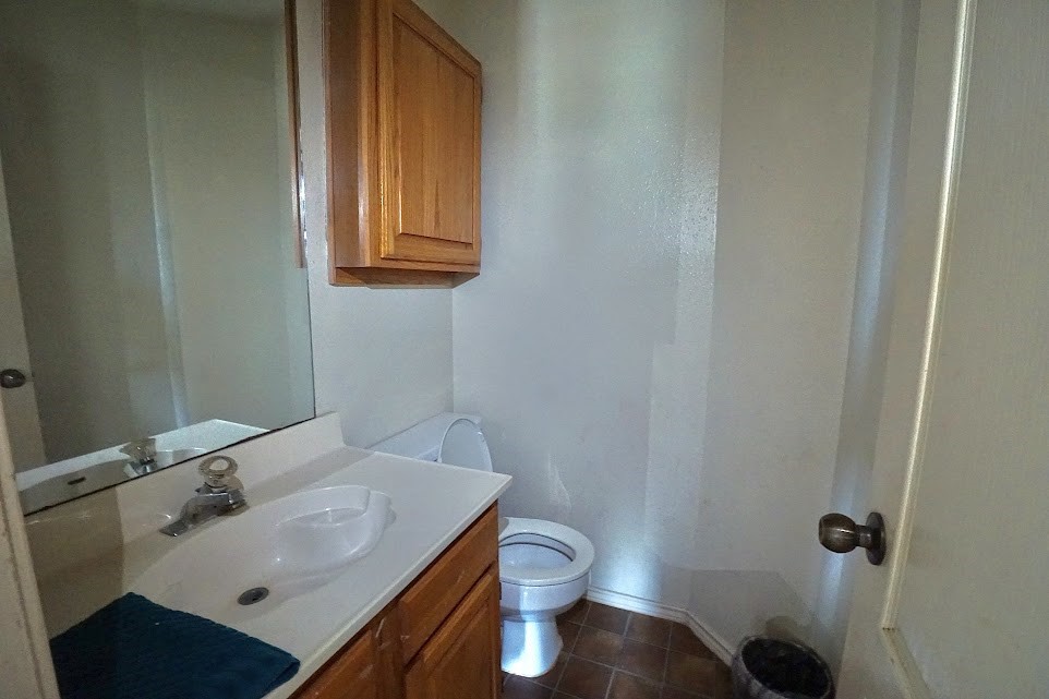 110 Almond Drive, Lake Jackson, TX 77566