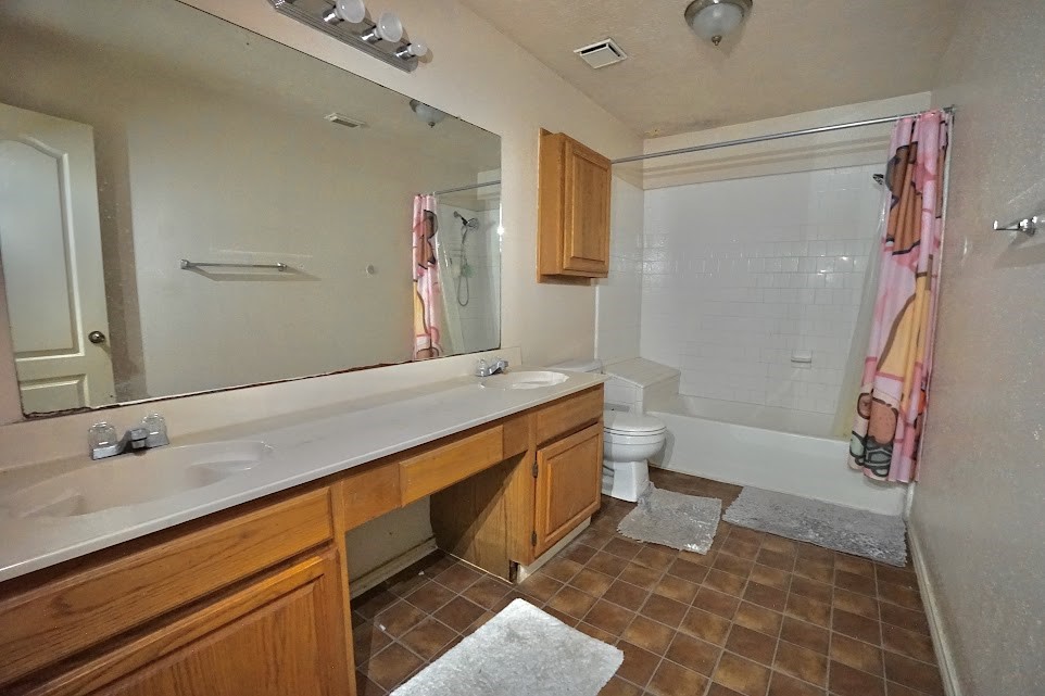 110 Almond Drive, Lake Jackson, TX 77566