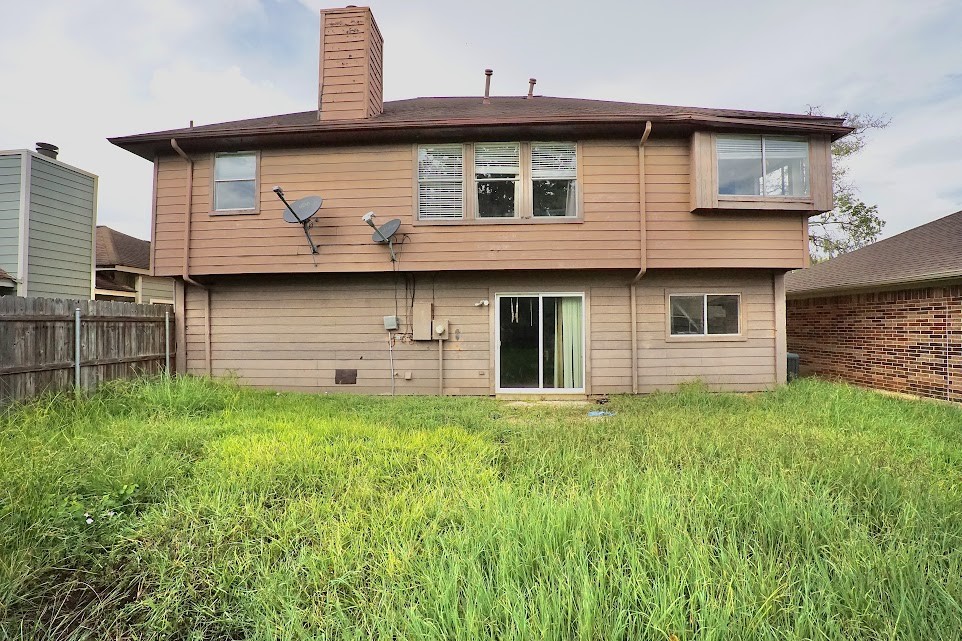 110 Almond Drive, Lake Jackson, TX 77566