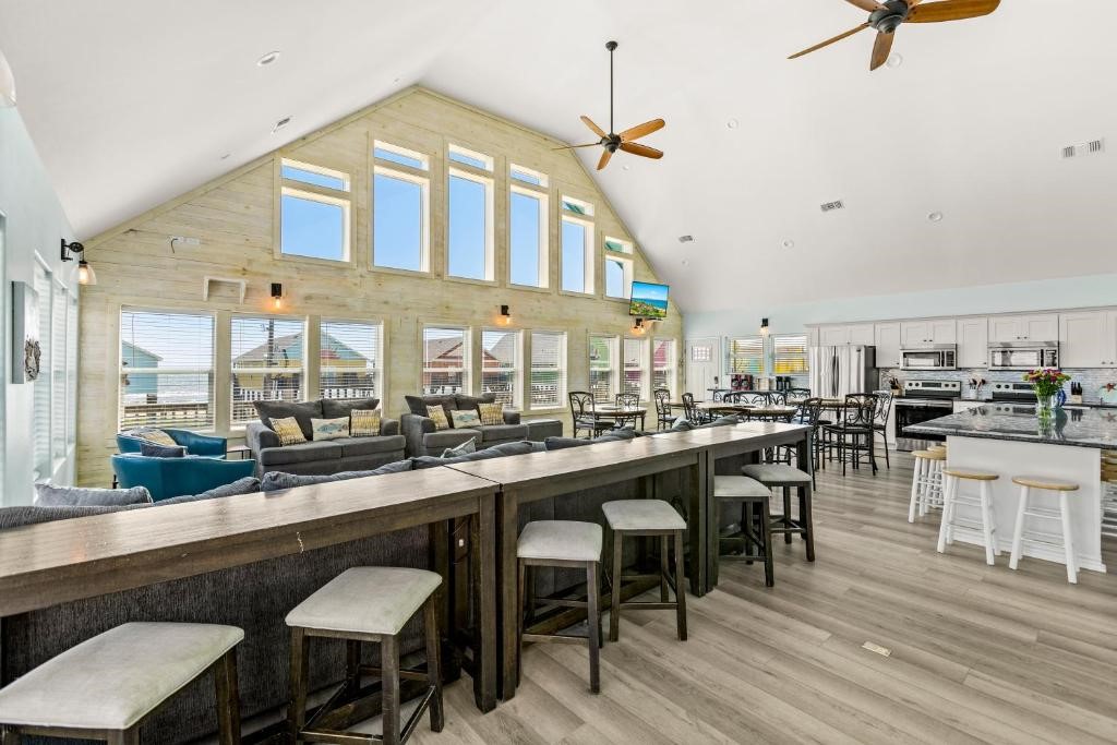 1157 Alex Drive, Gilchrist, TX 77617