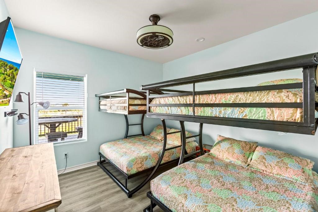 1157 Alex Drive, Gilchrist, TX 77617