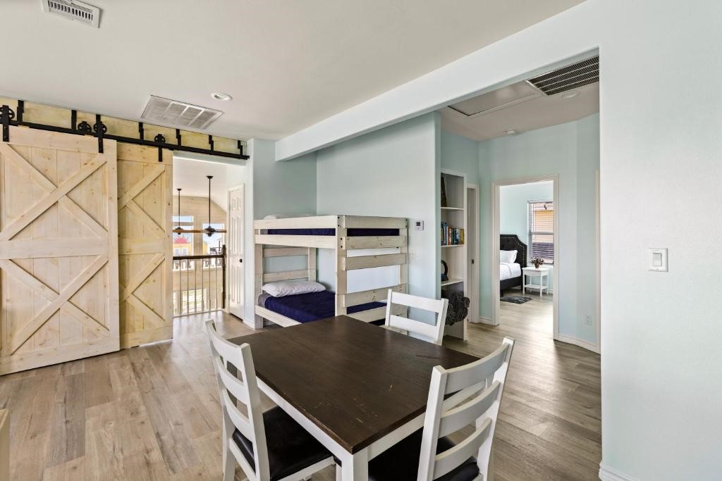 1157 Alex Drive, Gilchrist, TX 77617
