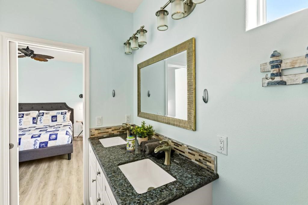 1157 Alex Drive, Gilchrist, TX 77617