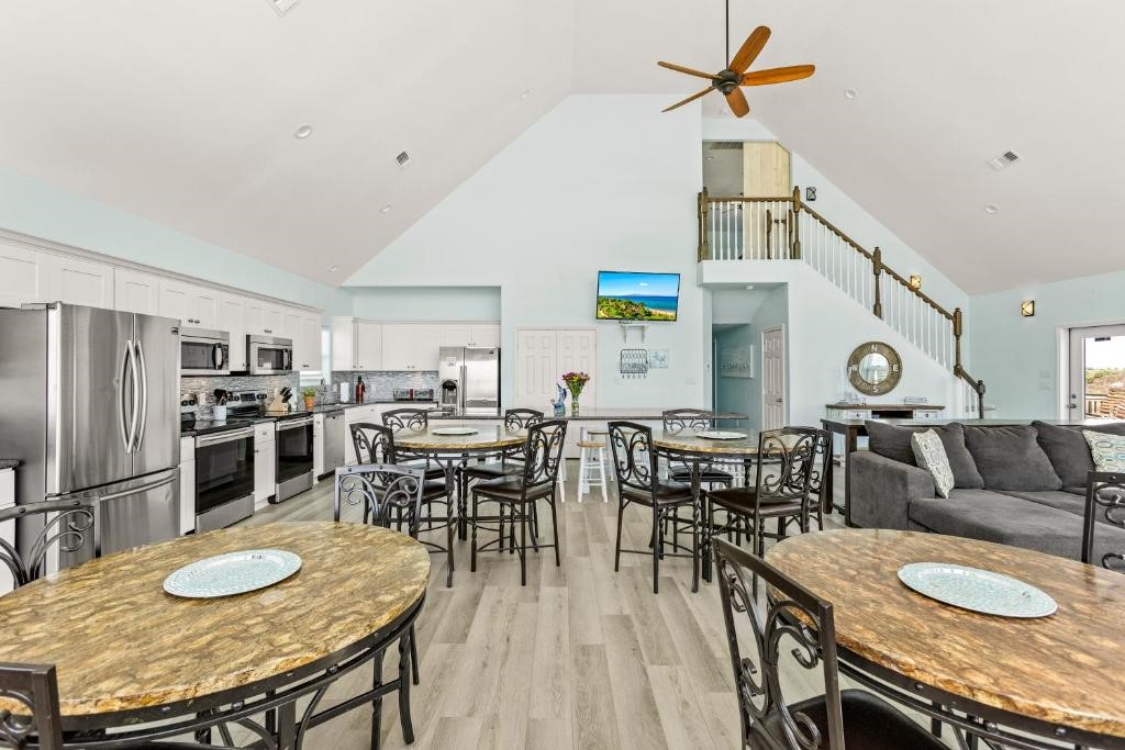 1157 Alex Drive, Gilchrist, TX 77617