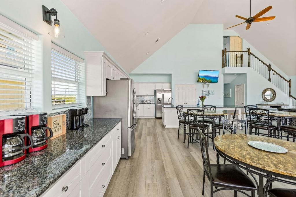 1157 Alex Drive, Gilchrist, TX 77617