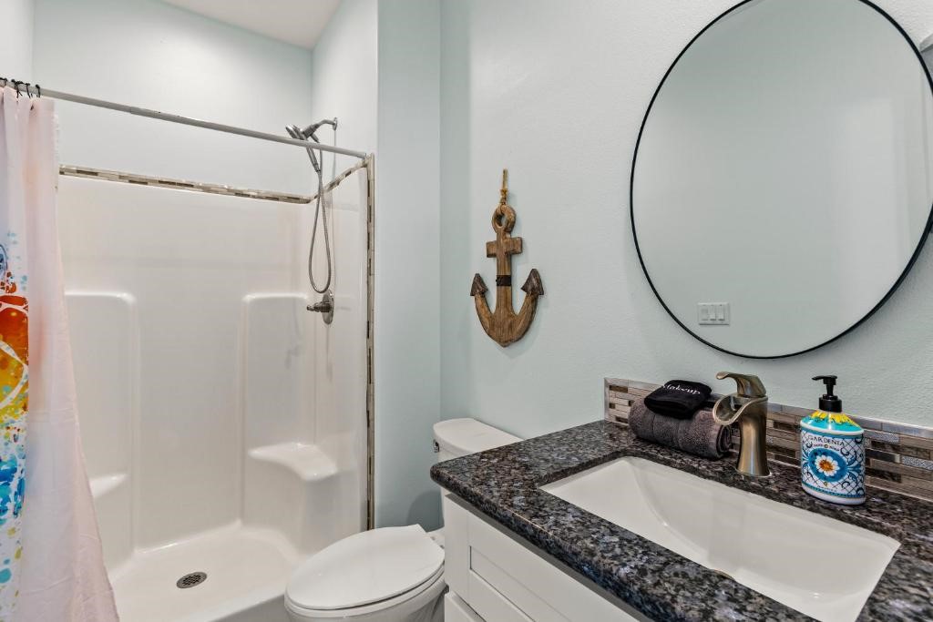 1157 Alex Drive, Gilchrist, TX 77617