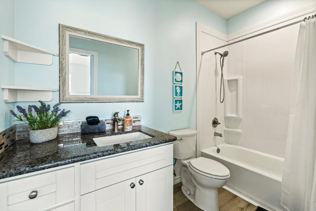 1157 Alex Drive, Gilchrist, TX 77617