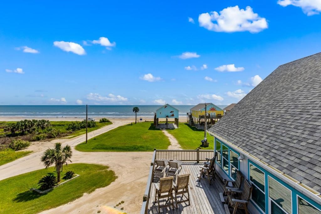 1157 Alex Drive, Gilchrist, TX 77617