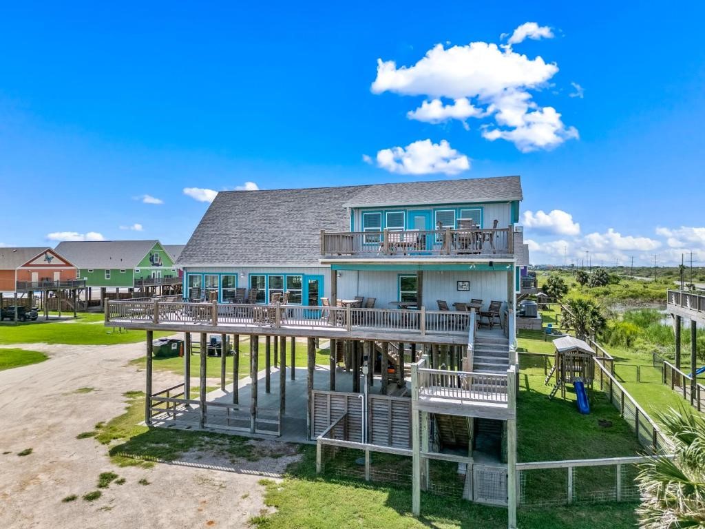 1157 Alex Drive, Gilchrist, TX 77617