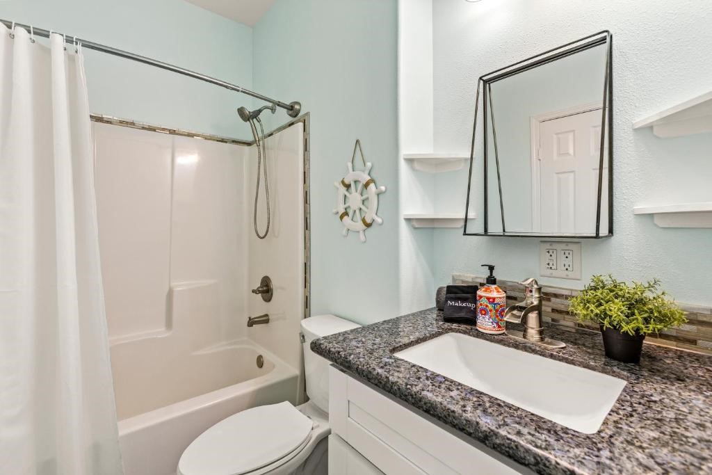 1157 Alex Drive, Gilchrist, TX 77617
