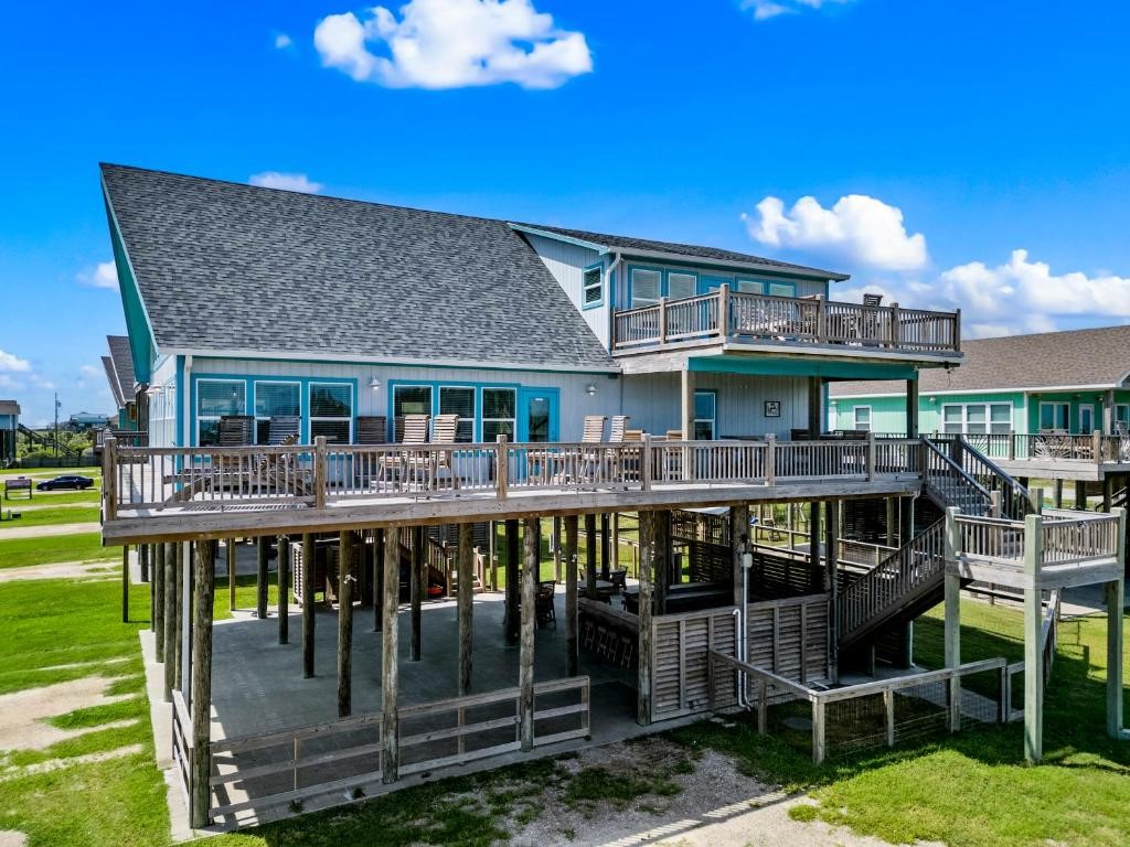 1157 Alex Drive, Gilchrist, TX 77617
