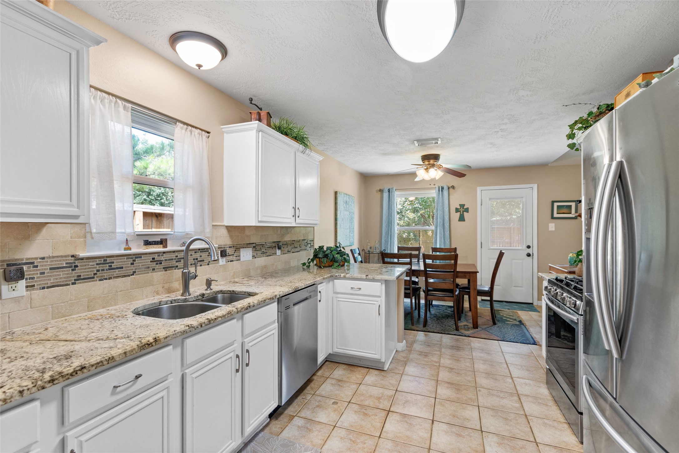 3001 Meadow Bay Drive, Dickinson, TX 77539
