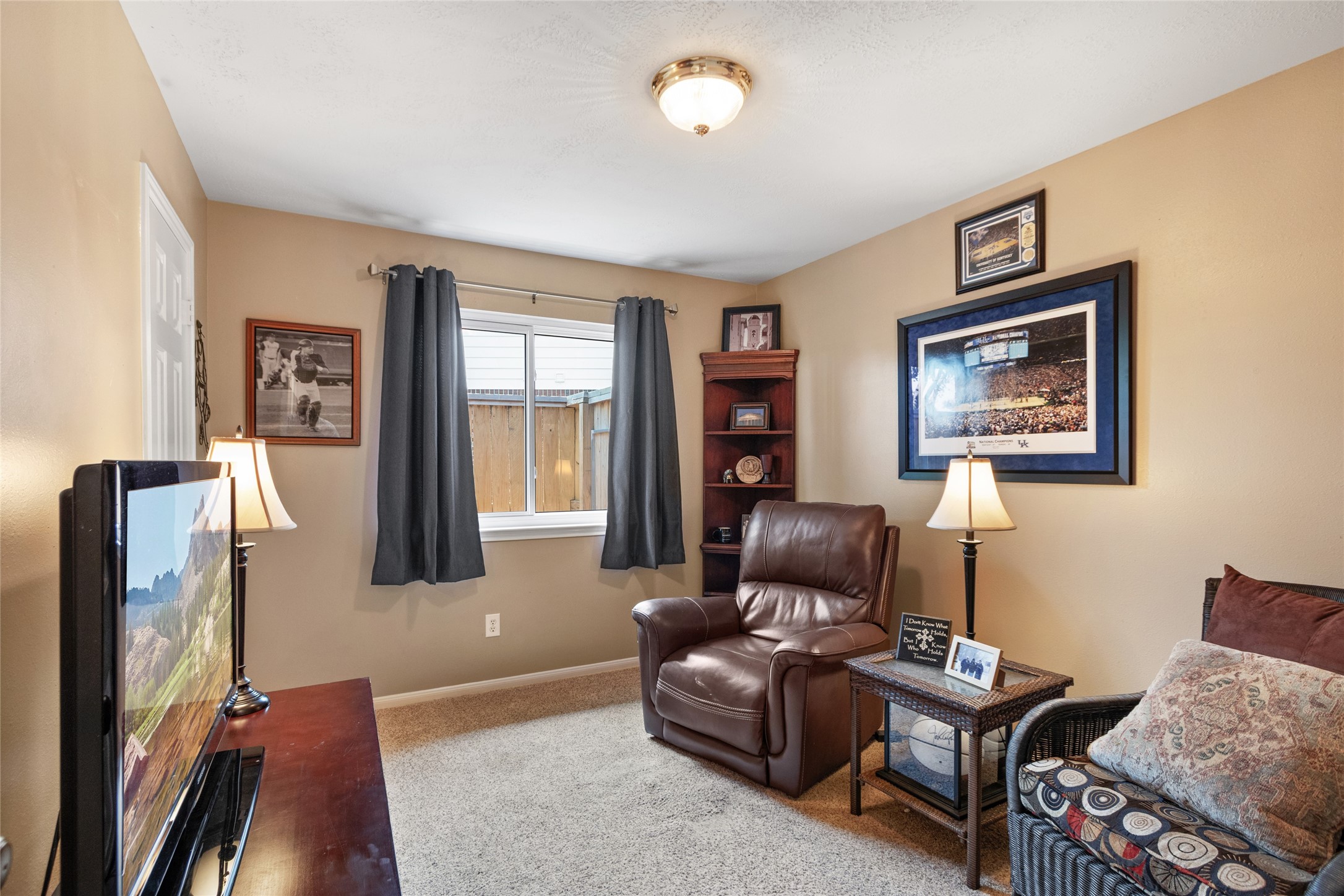 Ideal secondary bedroom or relaxation space!