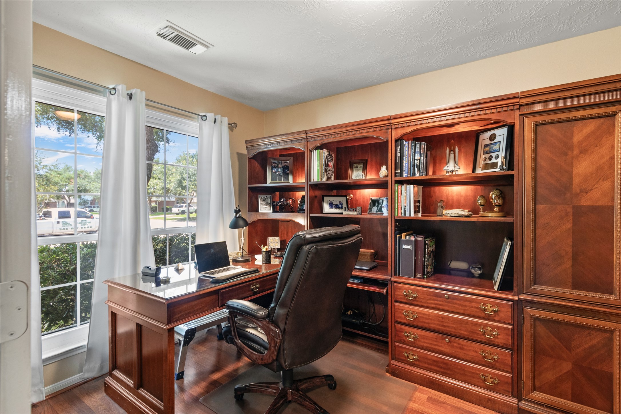 3001 Meadow Bay Drive, Dickinson, TX 77539