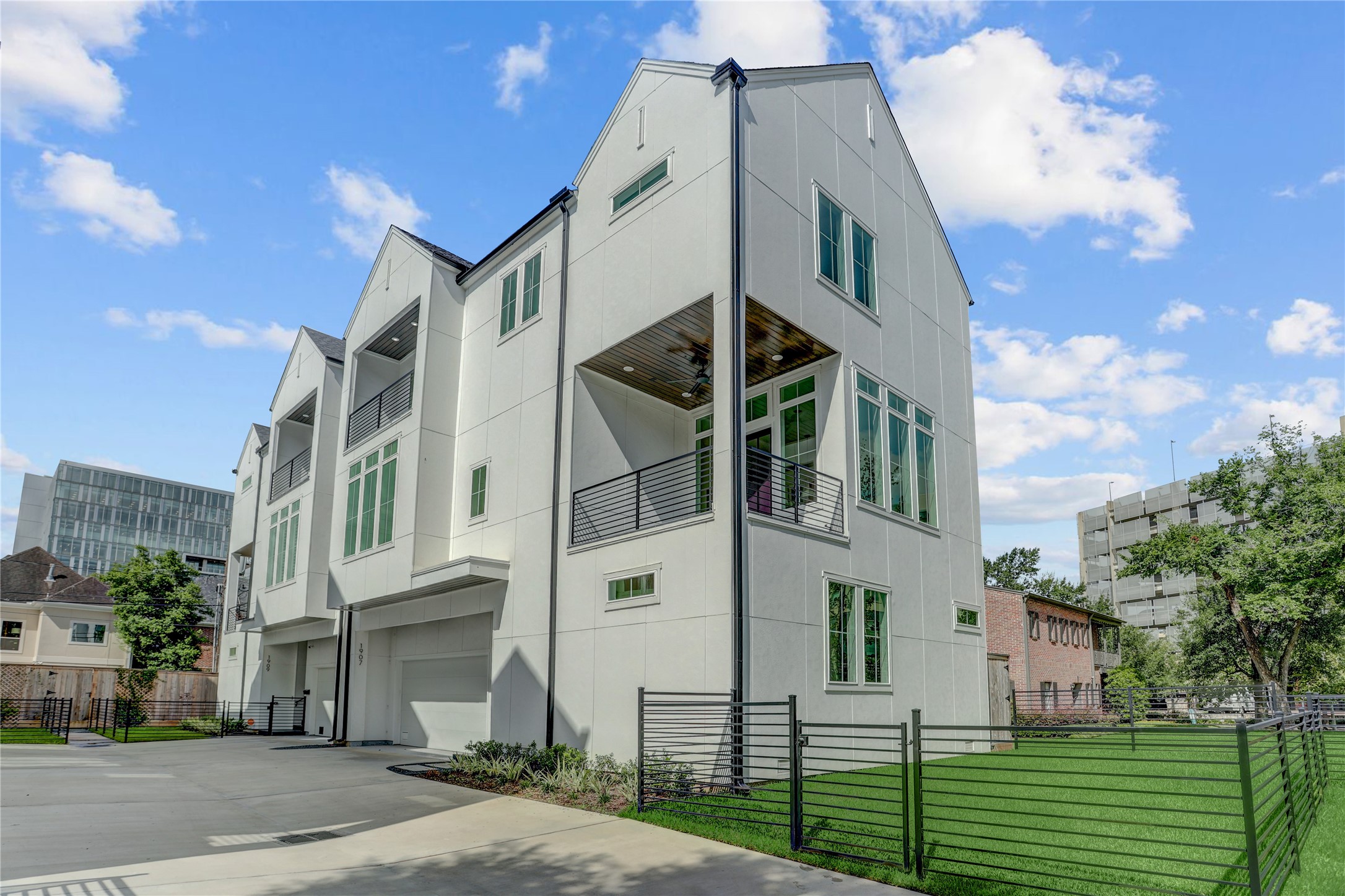 1907 Lauderdale, the end unit, also includes an oversized and fully fenced yard space.