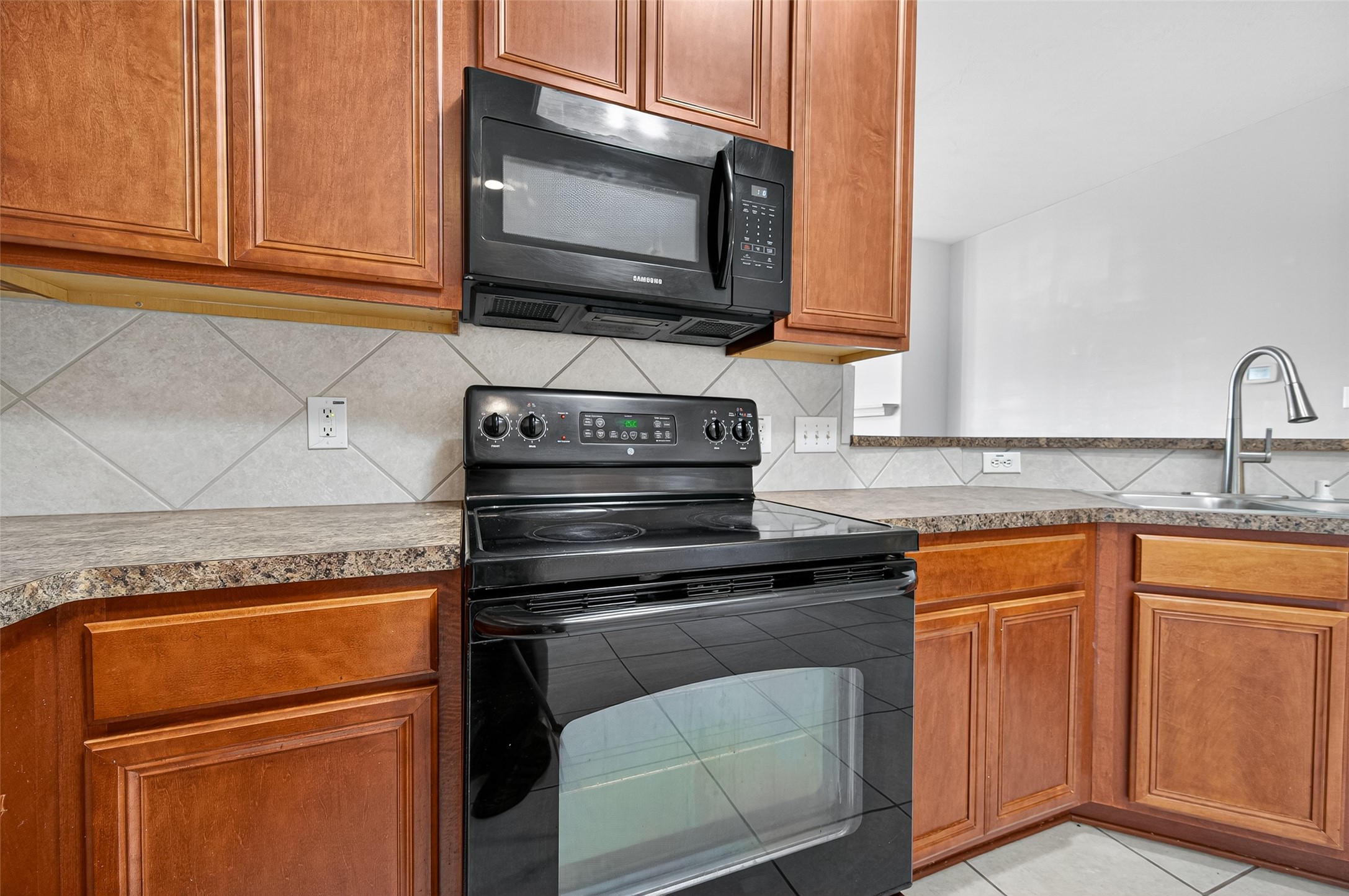 6927 Great Oaks Shadow Drive, Houston, TX 77083