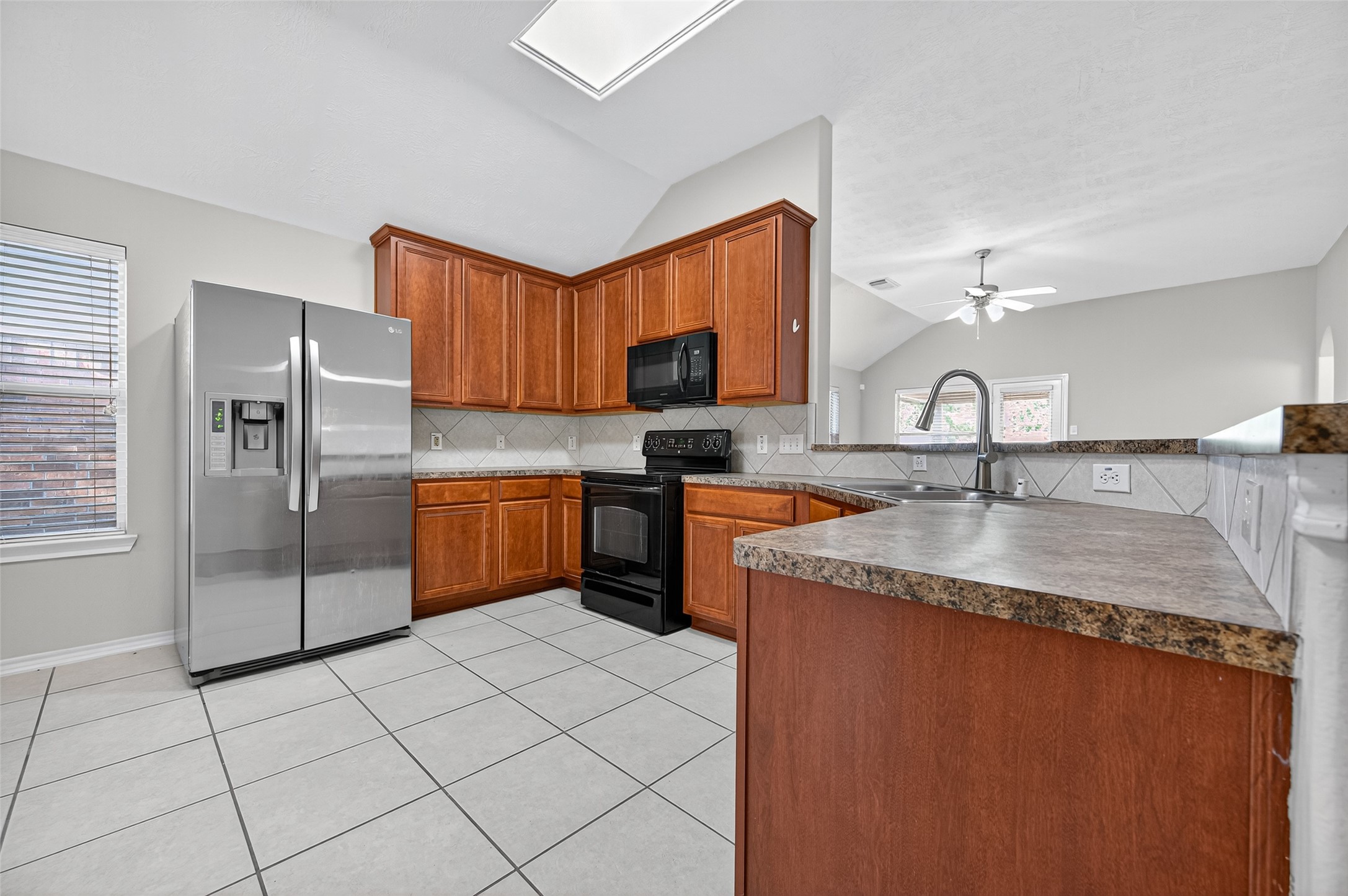 6927 Great Oaks Shadow Drive, Houston, TX 77083