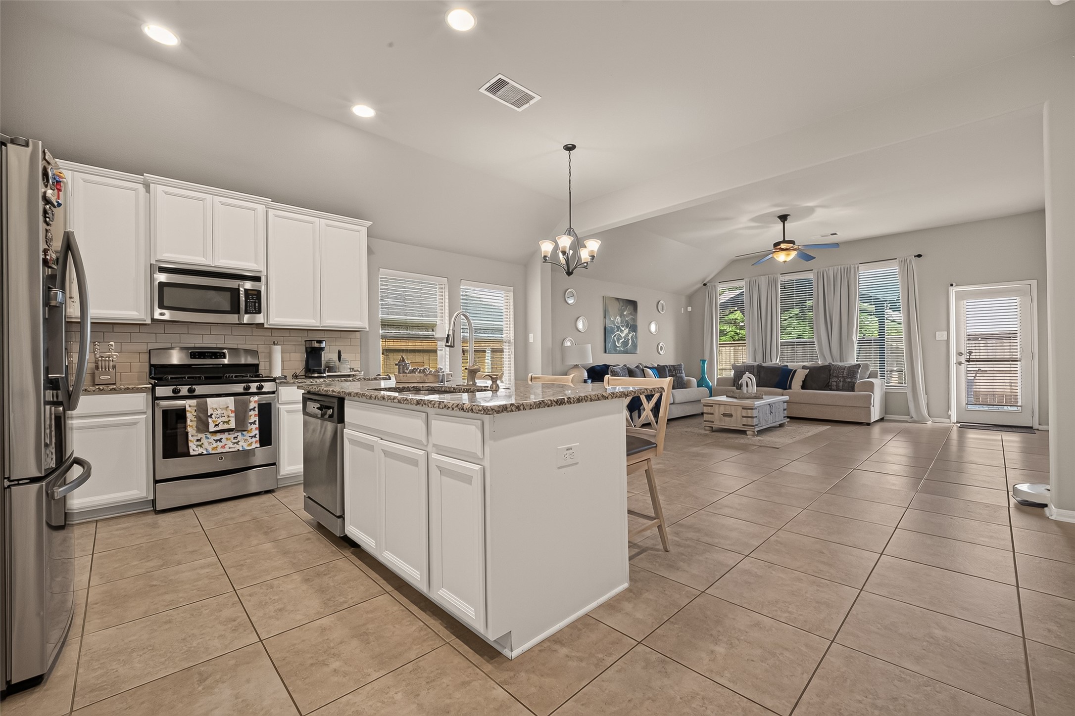 2115 Rolling Hills Drive, Pearland, TX 77581