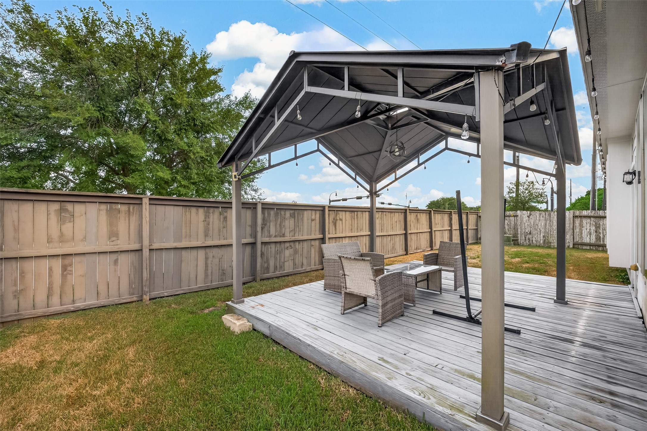 2115 Rolling Hills Drive, Pearland, TX 77581