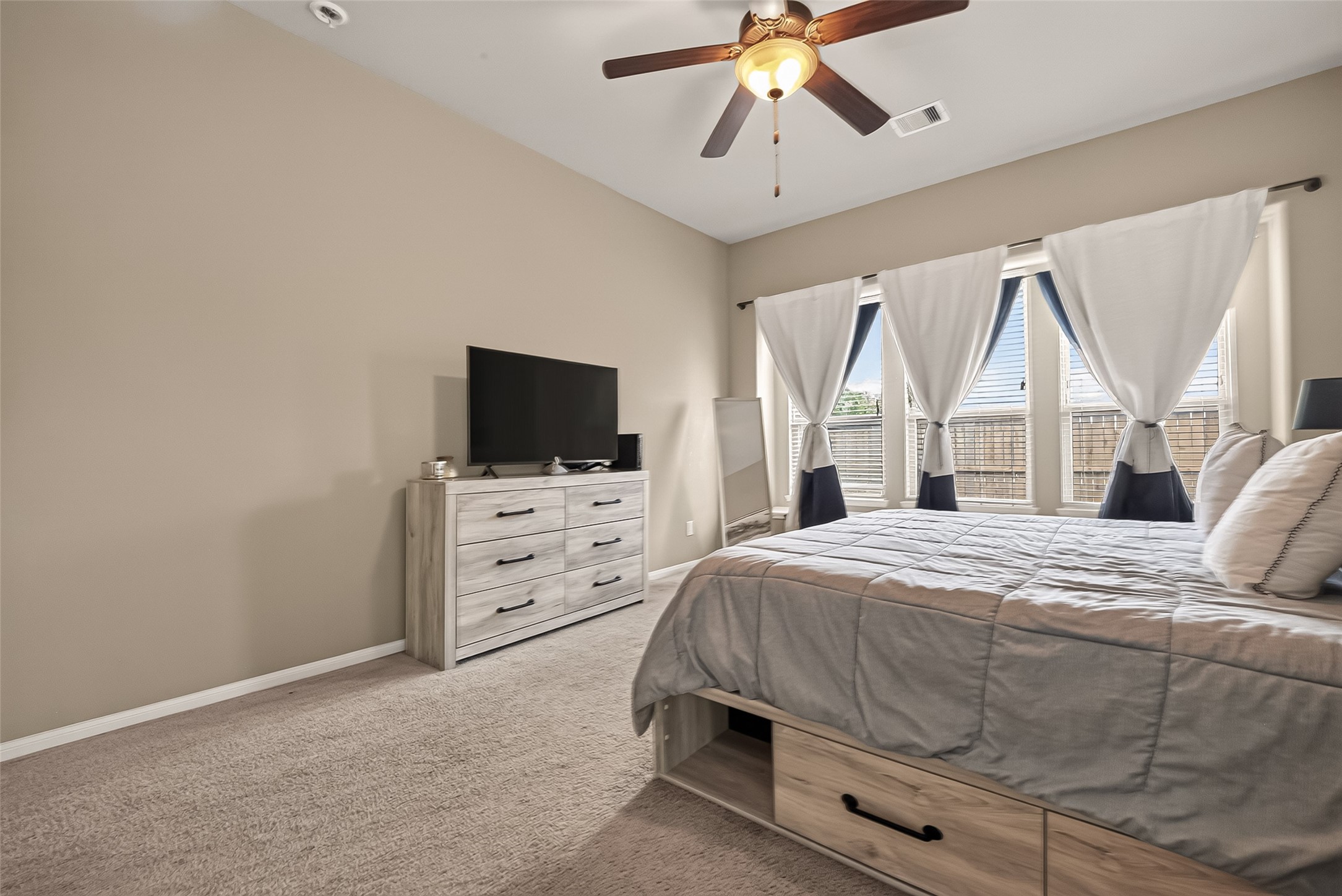 2115 Rolling Hills Drive, Pearland, TX 77581