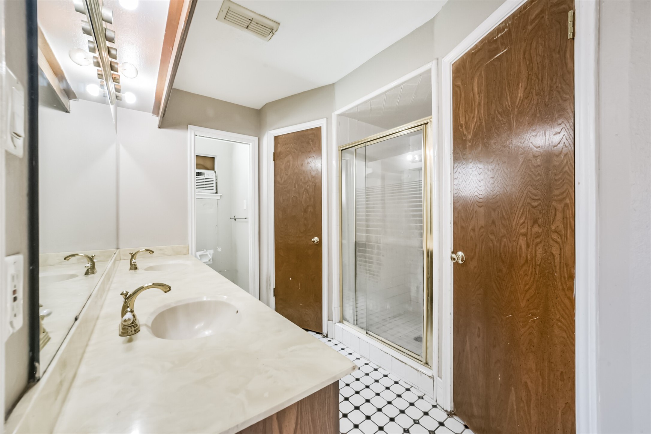 16511 Clearcrest Drive, Houston, TX 77059