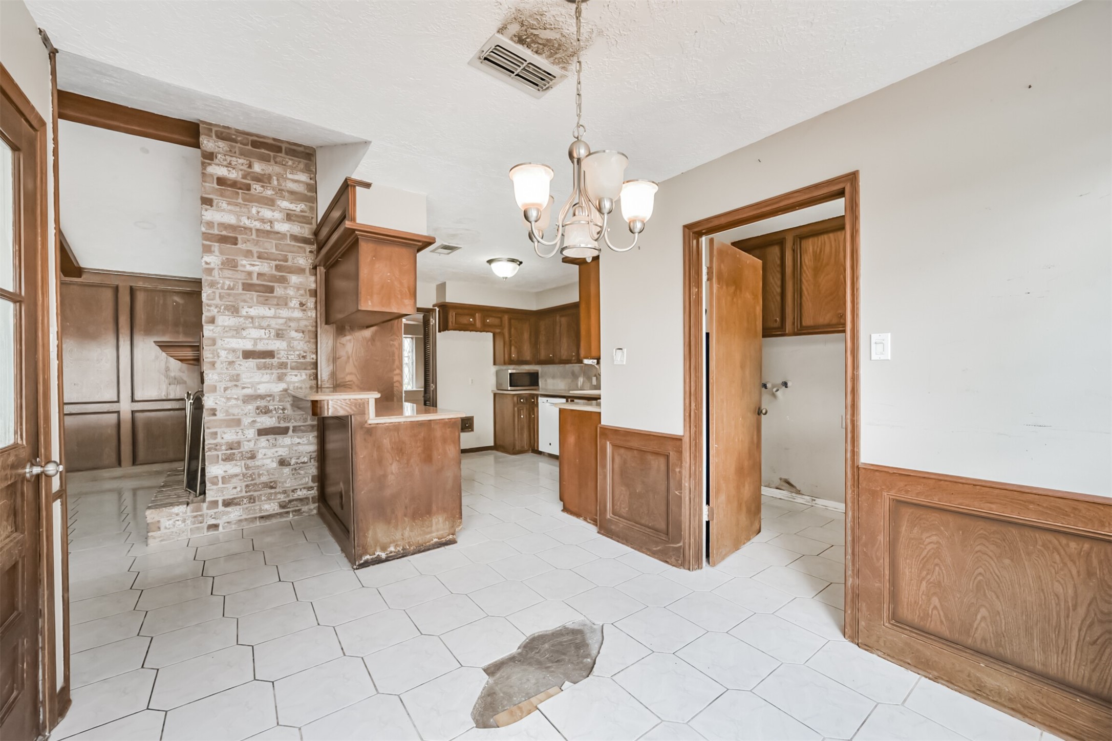 16511 Clearcrest Drive, Houston, TX 77059