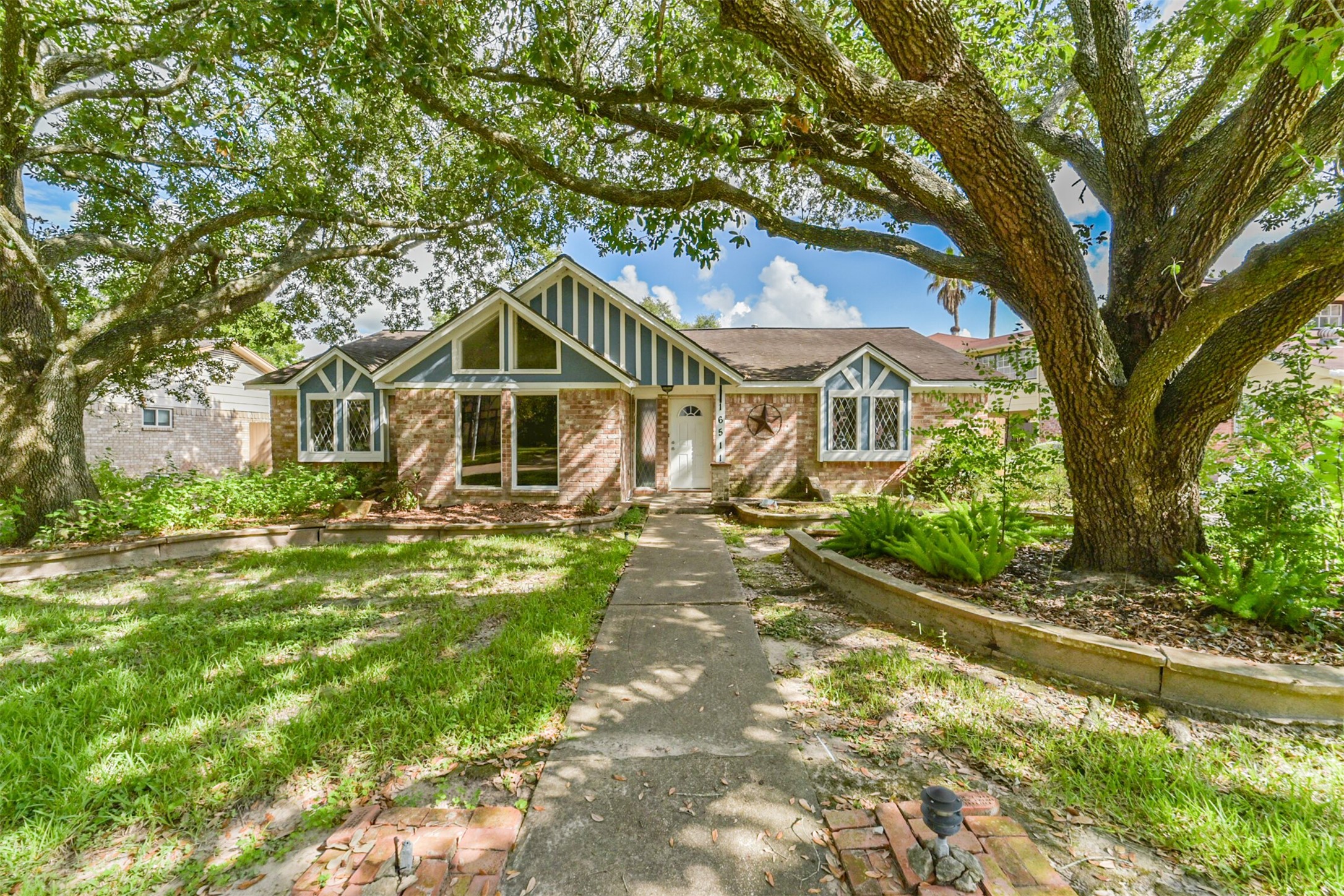 16511 Clearcrest Drive, Houston, TX 77059 16511 Clearcrest Drive, Houston, TX 77059