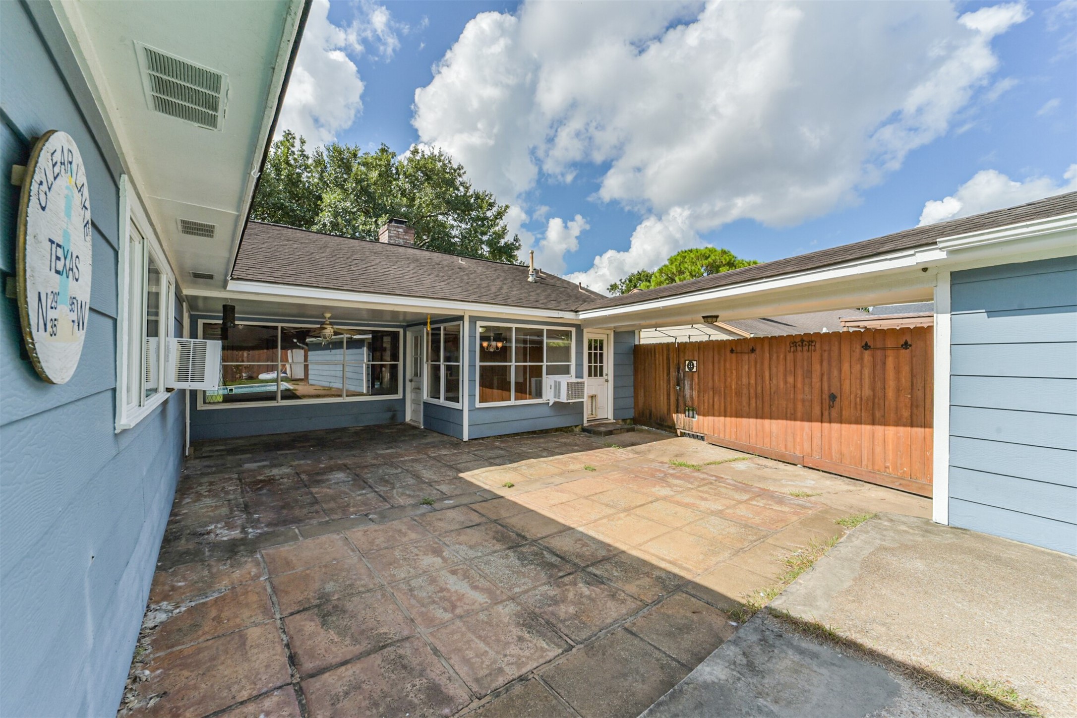 16511 Clearcrest Drive, Houston, TX 77059