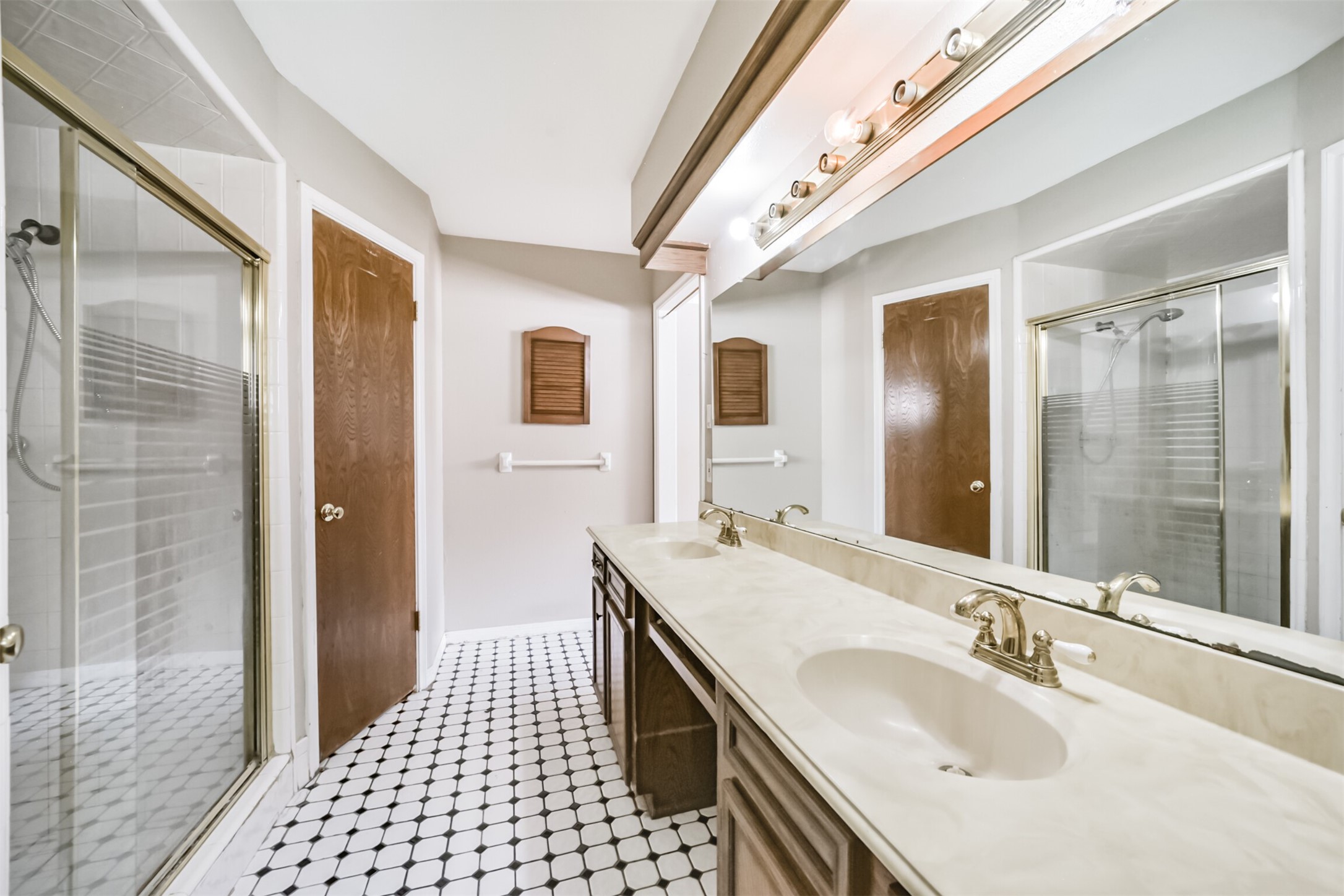16511 Clearcrest Drive, Houston, TX 77059