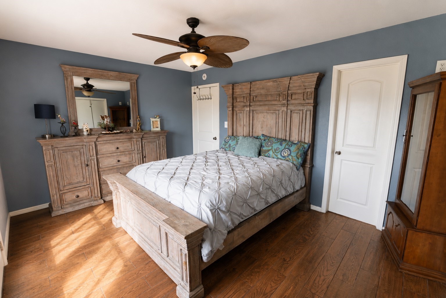 579 Warsaw Street, Bayou Vista, TX 77563