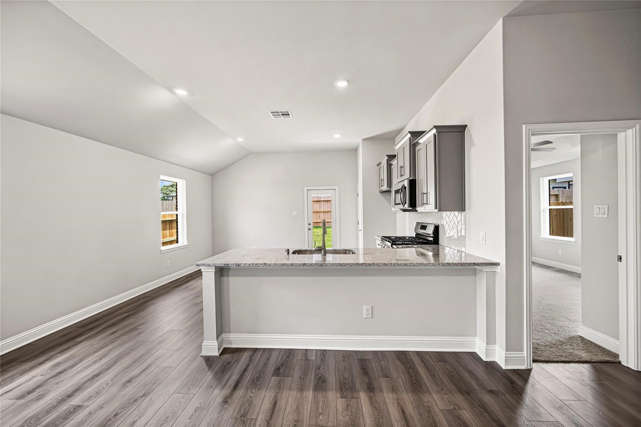 4402 W Bayou Maison Circle, Dickinson, TX 77539
