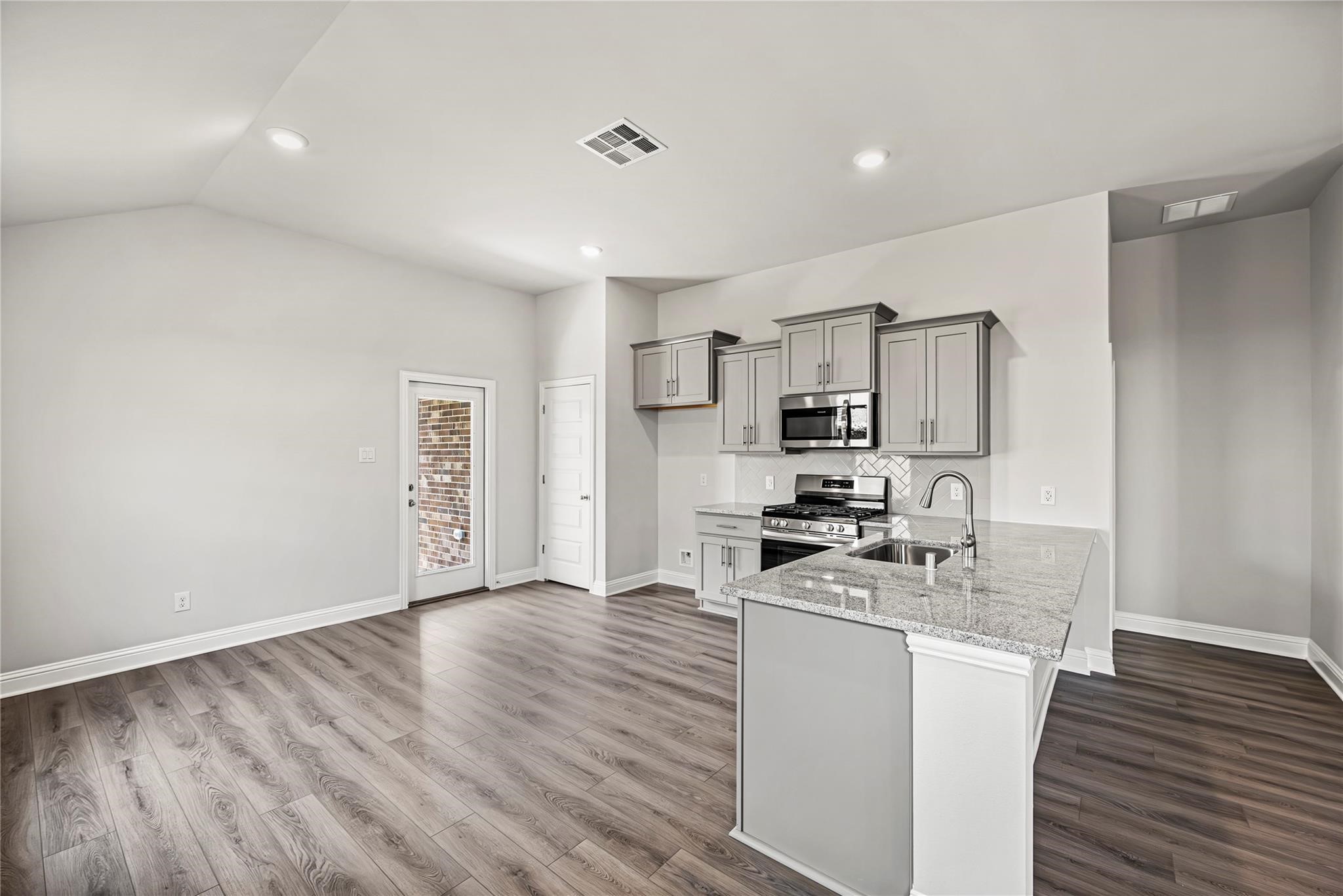4402 W Bayou Maison Circle, Dickinson, TX 77539